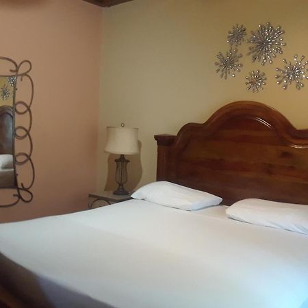 Spanish Dream Hotel كينغستون الغرفة الصورة