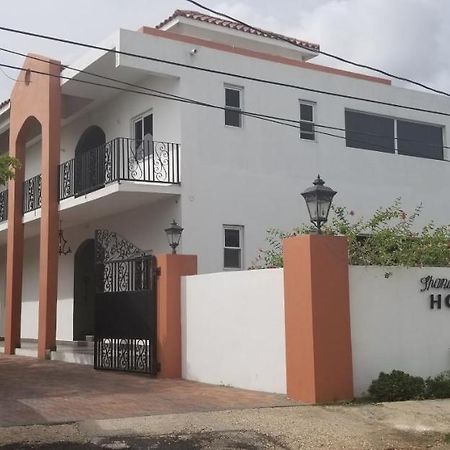 Spanish Dream Hotel كينغستون المظهر الخارجي الصورة