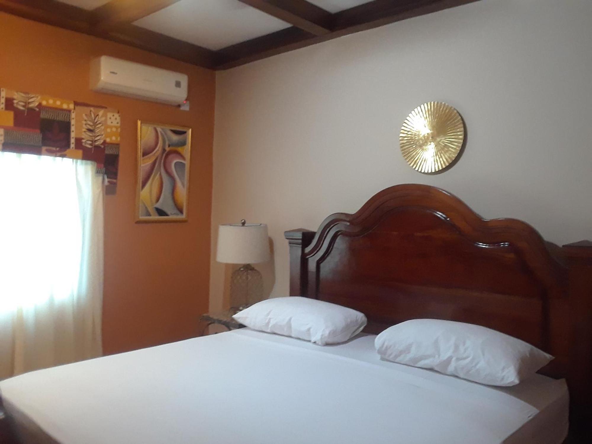 Spanish Dream Hotel كينغستون الغرفة الصورة