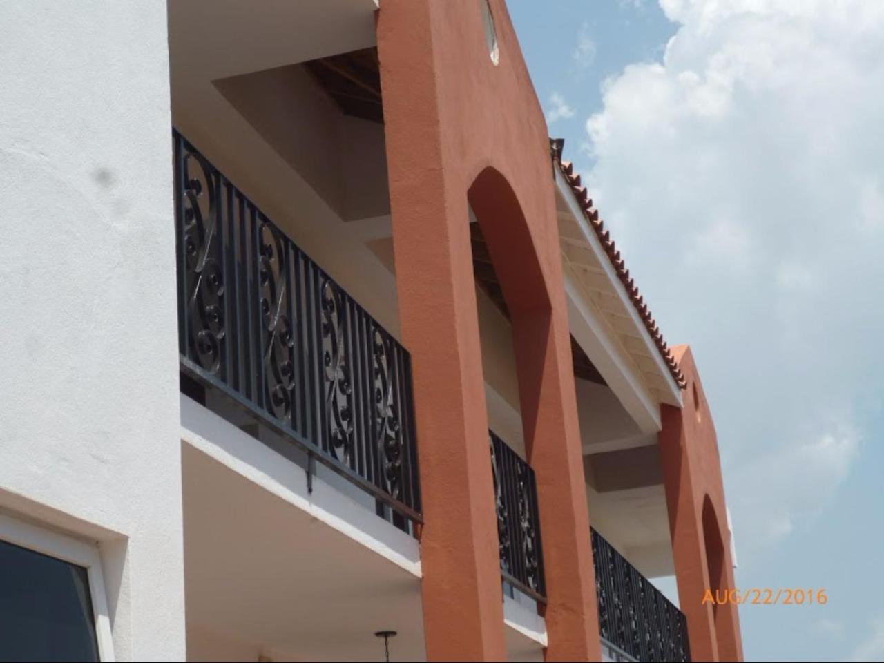 Spanish Dream Hotel كينغستون المظهر الخارجي الصورة