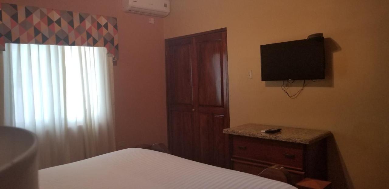 Spanish Dream Hotel كينغستون المظهر الخارجي الصورة