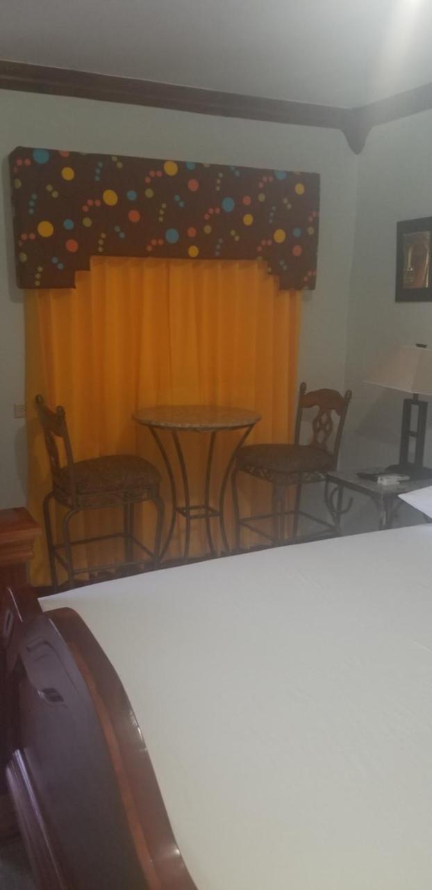 Spanish Dream Hotel كينغستون المظهر الخارجي الصورة