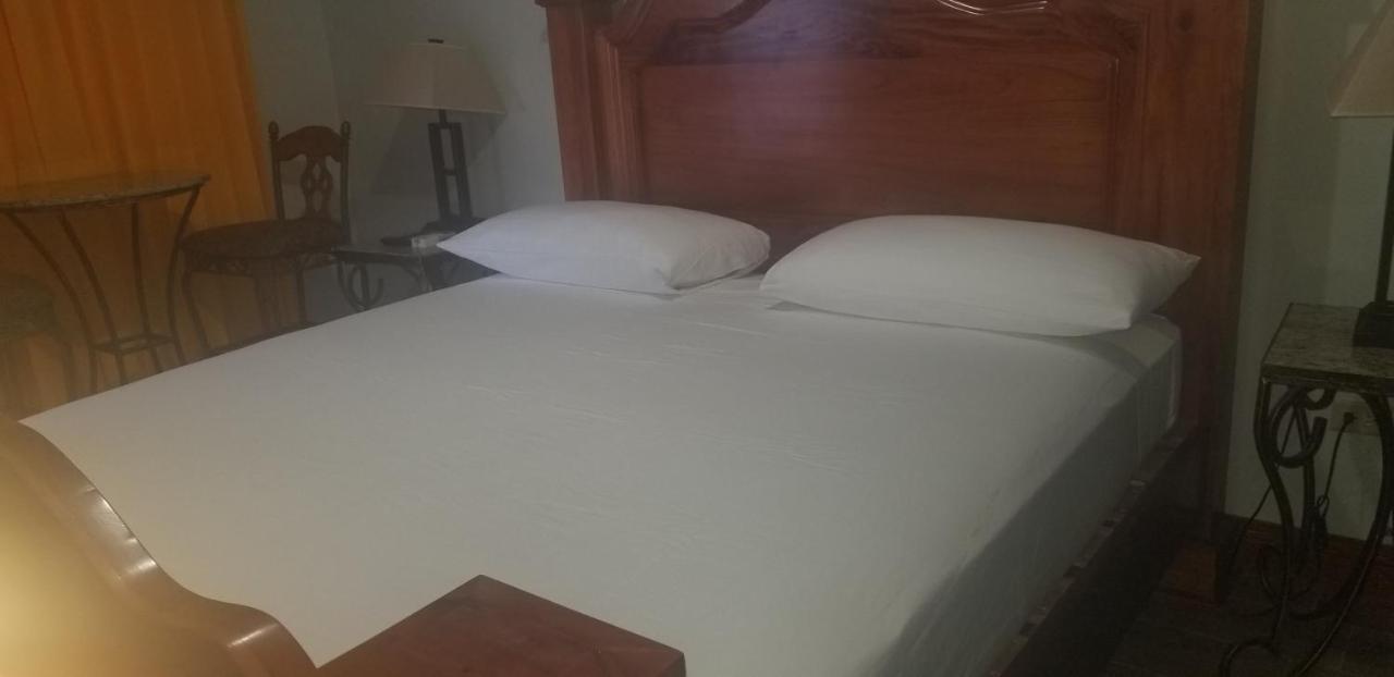 Spanish Dream Hotel كينغستون المظهر الخارجي الصورة